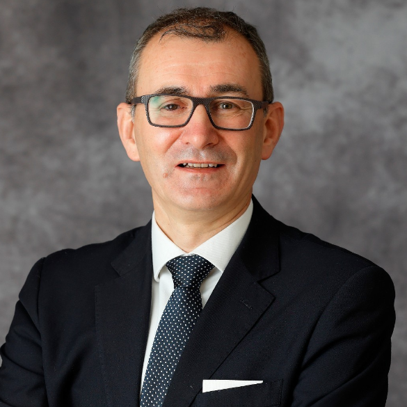 Mi chiamo Sergio Rigoni, sono un consulente finanziario iscritto all’OCF e al RUI e certificato EFA ed ESG. La mia filosofia di lavoro è fondata sui principi di trasparenza, correttezza, ascolto, attenzione alla persona e sulla sostenibilità. Dopo una lunga esperienza in banca tradizionale, da quasi una decina d’anni la mia passione per questo lavoro si realizza in collaborazione con la migliore e più solida banca d’Italia. Mi interesso alla vita delle persone e, assieme a coloro che si affidano alla mia guida, individuiamo le migliori soluzioni di pianificazione e di protezione del patrimonio, finalizzate al raggiungimento degli obiettivi prefissati: mettere al sicuro i propri risparmi e farli fruttare, assicurarsi una pensione adeguata, essere in grado di affrontare gli imprevisti, gestire il passaggio generazionale in azienda e in famiglia. Mi caratterizza la sete di sapere e la costante attenzione alla formazione, divoro letture specializzate e non, con l’obiettivo di arricchire le mie competenze,  essere più completo e offrire un servizio sempre migliore ai miei clienti, portando anche a loro una crescita culturale economico-finanziaria. Opero prevalentemente nell’alto vicentino, con ufficio principale ad Asiago e altre sedi di lavoro a Bassano del Grappa, ad Arsiero e … dovunque mi porti il lavoro. Non esitare a contattarmi per una consulenza “su misura”!